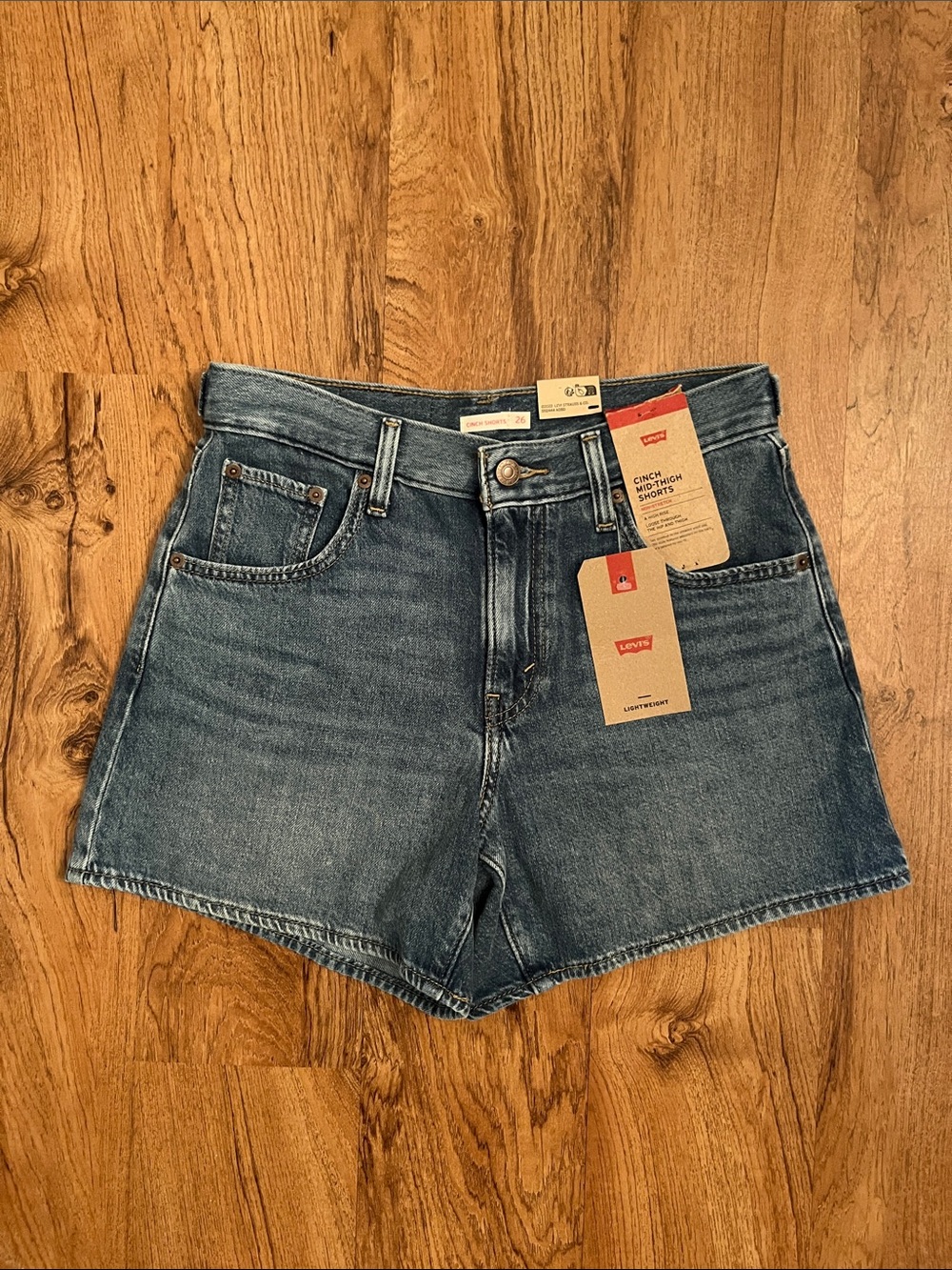 NWT Levi’s Cinch Mid-Thigh Lightweight Shorts